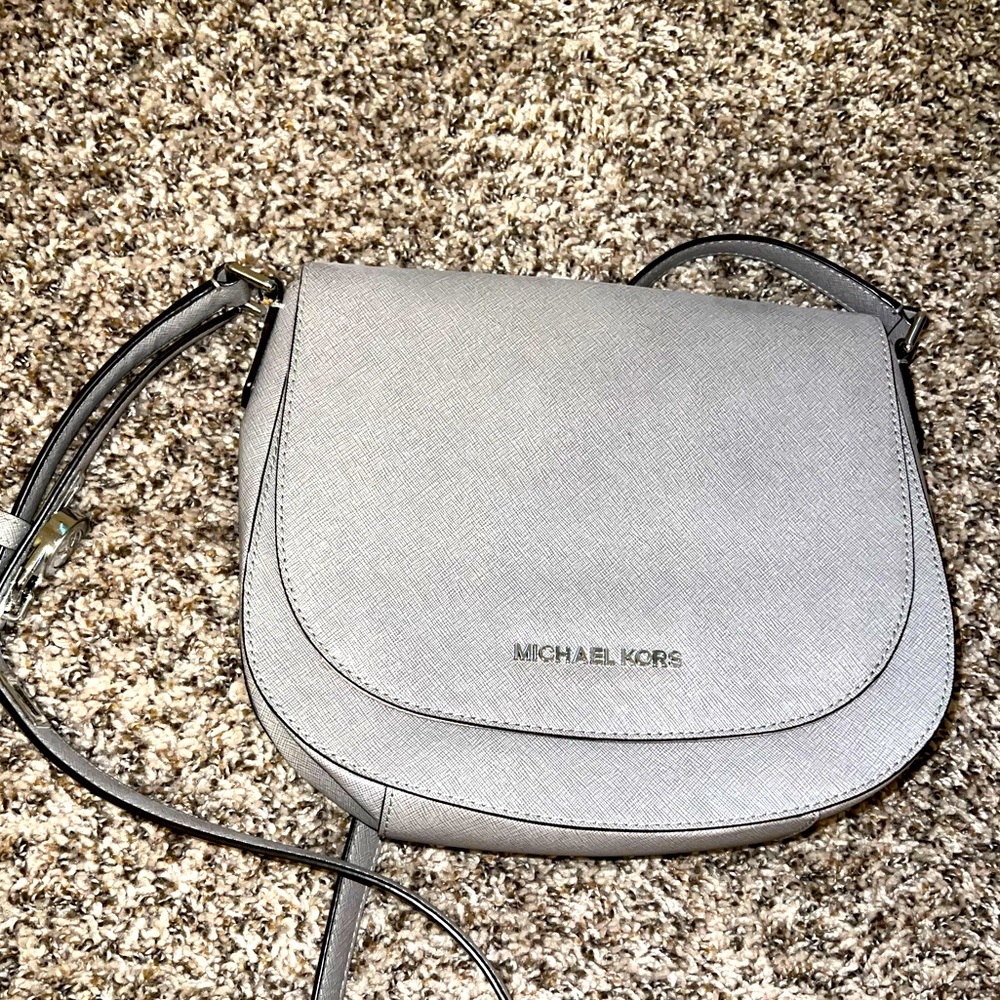 Michael Kors crossbody bag. Medium sized. Grey.